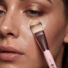 Applying under-eye makeup with the professional concealer brush No. 2