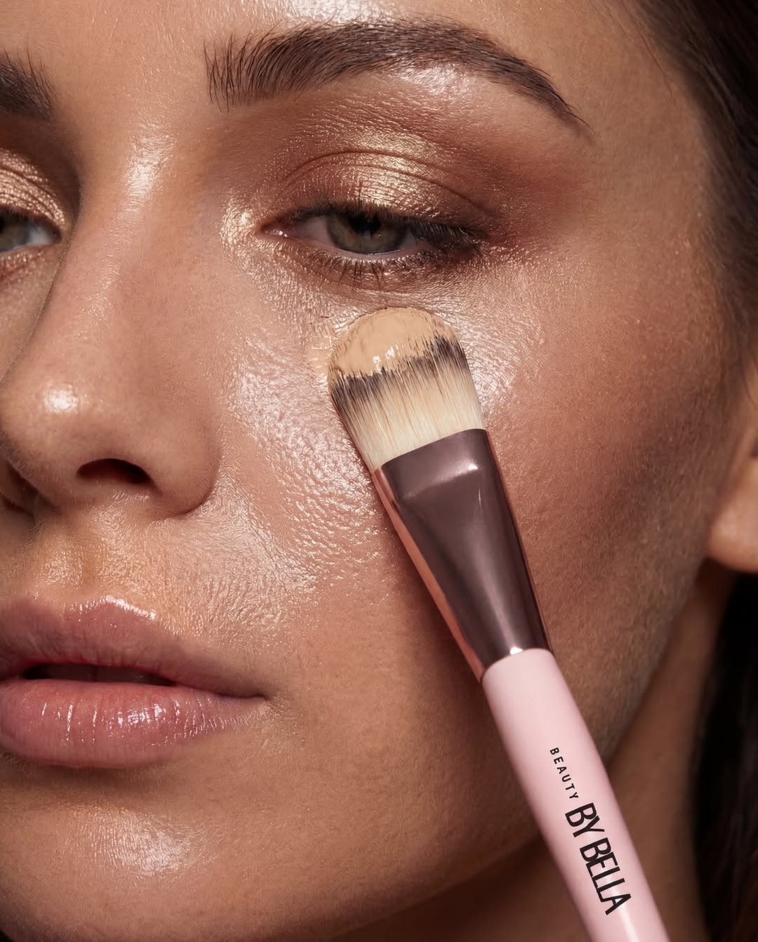 Applying under-eye makeup with the professional concealer brush No. 2